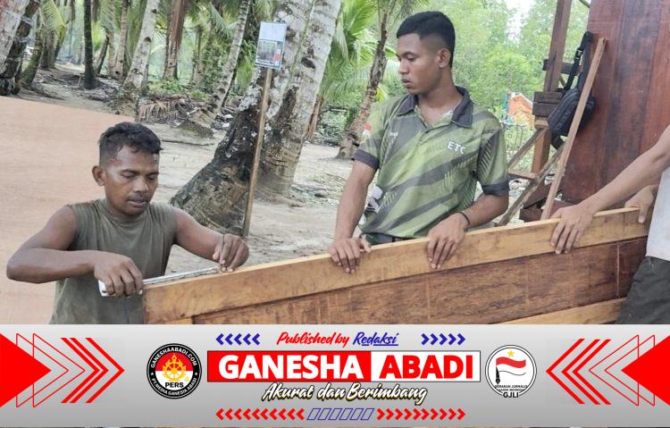 Satgas TMMD Tuntaskan Pemasangan Pintu MCK Umum di Kampung Keakwa