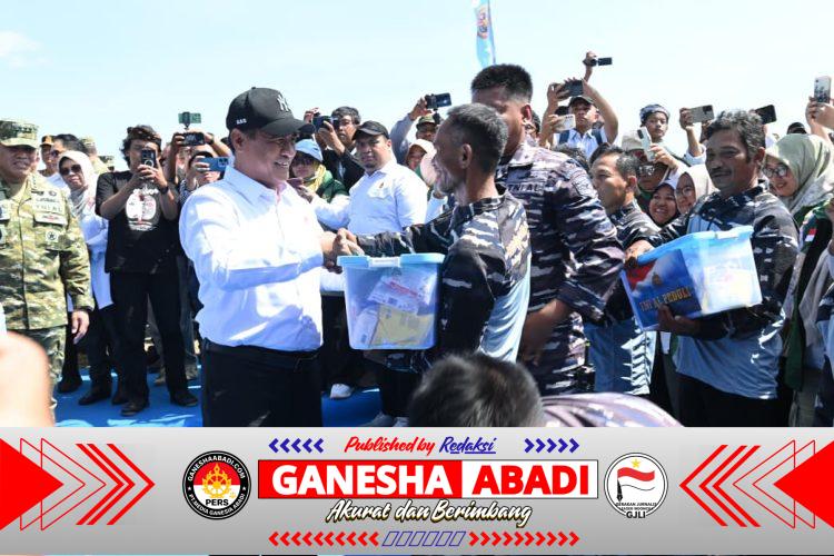 Panglima TNI Bersama Menteri Pertanian Melaksanakan Panen Raya Kedelai Ketahanan Pangan TNI AL di Nganjuk