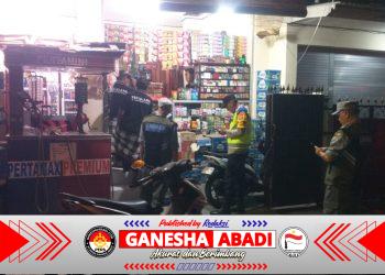 Bhabinkamtibmas Kel. Sumerta Dampingi Aparat Kewilayahan Laksanakan Pendataan Duktang di Abiankapas Kaja