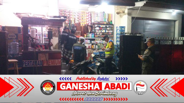 Bhabinkamtibmas Kel. Sumerta Dampingi Aparat Kewilayahan Laksanakan Pendataan Duktang di Abiankapas Kaja