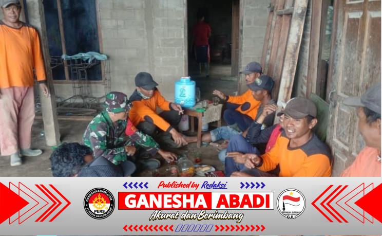 Semangat Gotong Royong, Babinsa Koramil Selo Turun Tangan Bangun Talud Penohon Longsor