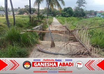 Jembatan Penghubung Antar Kampung di Desa Jambu Sumenep Ambruk, Warga Kecam Dugaan Kelalaian Pengawasan Proyek KDMP