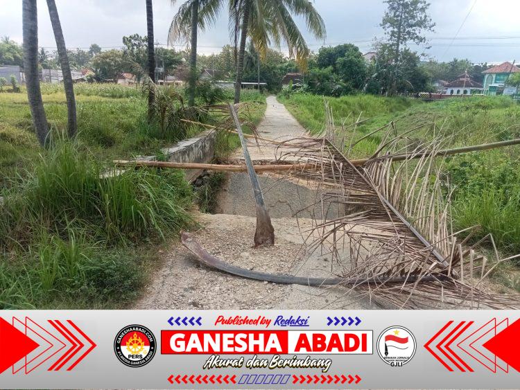 Jembatan Penghubung Antar Kampung di Desa Jambu Sumenep Ambruk, Warga Kecam Dugaan Kelalaian Pengawasan Proyek KDMP