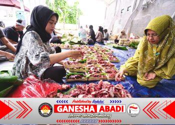 ASN Banyuwangi Gotong Royong Salurkan Ribuan Paket Daging Kurban