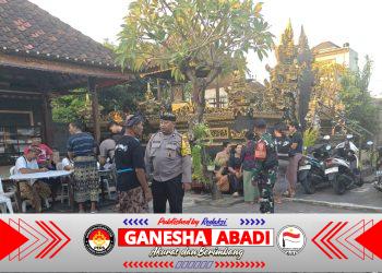 Bhabinkamtibmas Sumerta Kauh Dampingi Sosialisasi dan Pembagian Compost Bag kepada Warga Banjar Eka Dharma
