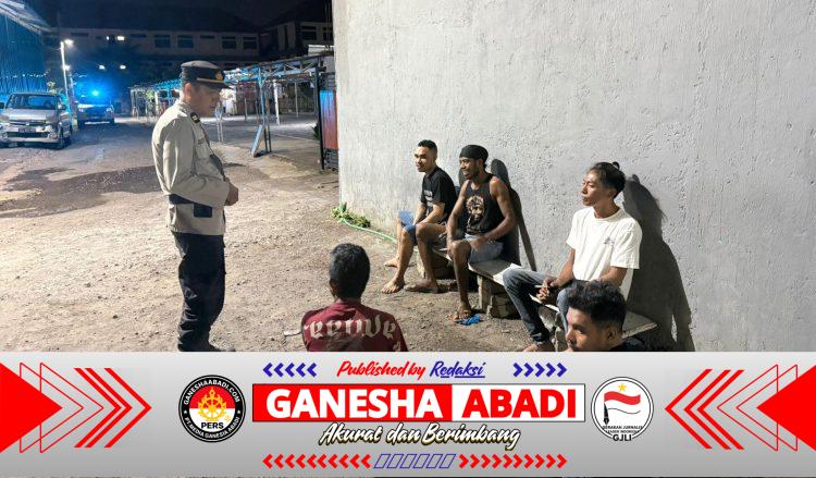 Patroli Sambang Kamtibmas, Polsek Denpasar Barat Ajak Pekerja Laundry Jaga Keamanan Lingkungan