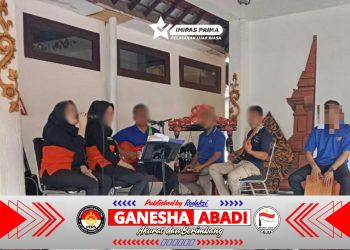 Kalapas Banyuwangi Unjuk Kebolehan Bernyanyi Bersama Warga Binaan dalam Pembinaan Musik Akustik