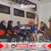 Kalapas Banyuwangi Unjuk Kebolehan Bernyanyi Bersama Warga Binaan dalam Pembinaan Musik Akustik