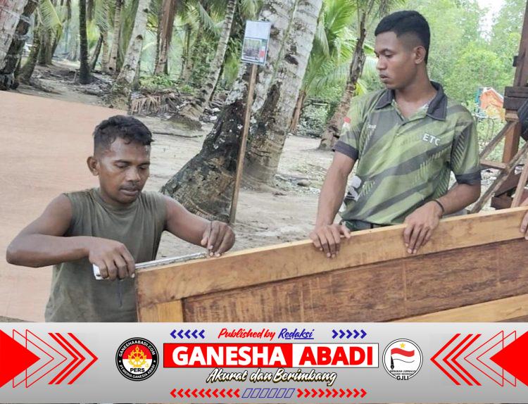 Satgas TMMD Tuntaskan Pemasangan Pintu MCK Umum di Kampung Keakwa