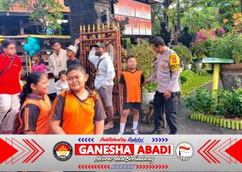 Bhabinkamtibmas Sumerta Kelod Atensi Gerakan Literasi Membaca Desa dalam Peringatan Hari Perpustakaan Nasional