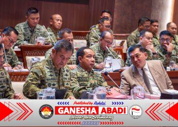 Panglima TNI Hadiri Raker Bersama Komisi I DPR RI Bahas Dinamika Geopolitik dan Misi Perdamaian Dunia