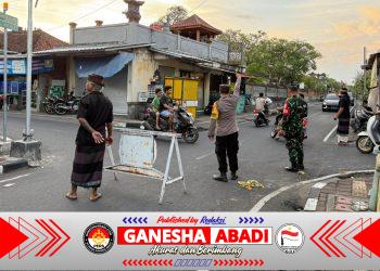Bhabinkamtibmas Desa Kesiman Petilan Kawal Kunjungan Wakil Walikota Denpasar dalam Pembinaan Sekaa Arja PKB 2026