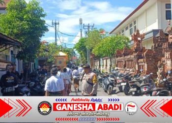 Bhabinkamtibmas Kel. Dangin Puri Atensi Rangkaian Upacara Ngaben di Banjar Kayumas Kelod