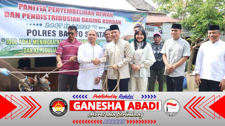 Kapolres Barsel Serahkan Satu Ekor Hewan Qurban Untuk Jemaah Masjid Kuba Desa Danau Ganting