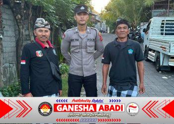 Personil Sat Binmas Polresta Denpasar Bersama Pecalang Amankan Sholat Idul Adha di Mushola Al Riyadd