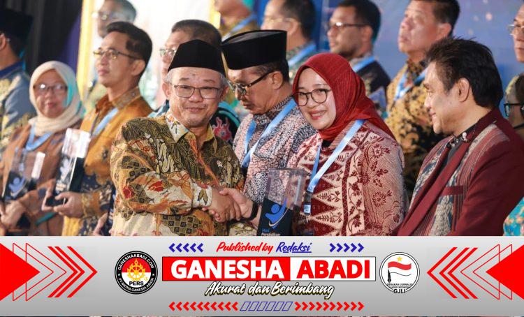 Banyak Program Inovatif, Bupati Ipuk Raih Dua Penghargaan Pendidikan dari Mendikdasmen
