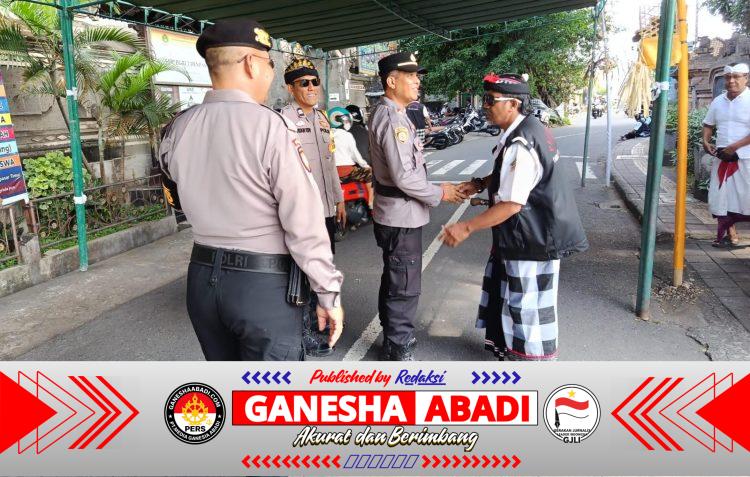 Kapolsek Dentim Sambang Kamtibmas di Pura Kayangan Desa Adat Sumerta Saat Upacara Ngenteg Linggih dan Pastikan Situasi Tetap Kondusif