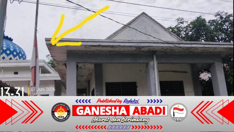 Bendera Merah Putih Setengah Tiang di Kantor Desa Lambou Darul Ihsan Jadi Sorotan Warga Mandailing Natal