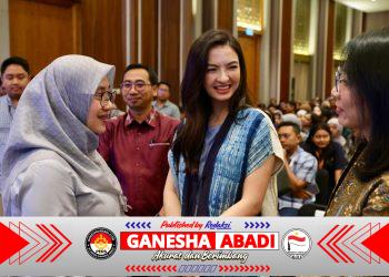 Terpesona dengan Keelokan Alamnya, Raline Shah Ajak Keluarga Jelajahi Banyuwangi