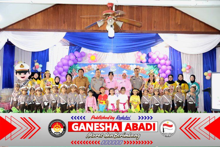 Kapolres Barsel Didampingi Ketua Yayasan Melepas Peserta Didik TK Kemala Bhayangkari Cabang 16 Buntok