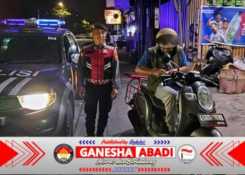 Blue Light Patrol Polsek Dentim Sambangi Sebuah Warung Usai Terima Informasi Aktivitas Kerumunan Anak Muda