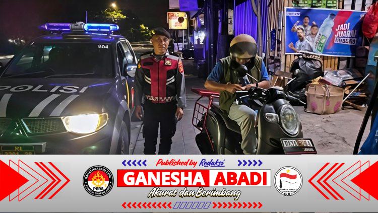 Blue Light Patrol Polsek Dentim Sambangi Sebuah Warung Usai Terima Informasi Aktivitas Kerumunan Anak Muda