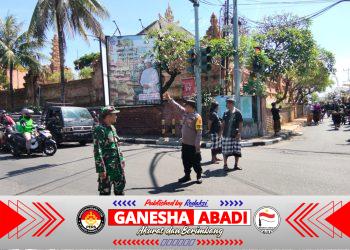 Bhabinkamtibmas Polsek Dentim Kawal Sejumlah Prosesi Ngaben di Beberapa Wilayah