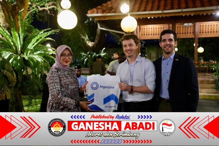 Ke Banyuwangi Sharing Pengelolaan Pertanian Berkelanjutan, Delegasi Argentina Terkesan dengan Vibes Hutan Banyuwangi