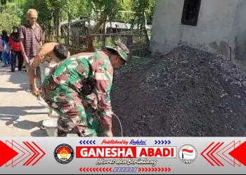 Semangat Gotong Royong Tak Pernah Padam, Babinsa Terjun Langsung Demi Jalan Desa