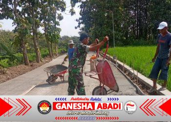 Babinsa Terjun ke Lokasi Cor Jalan, Wujudkan Akses Desa yang Lebih Baik