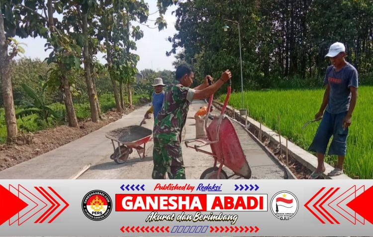 Babinsa Terjun ke Lokasi Cor Jalan, Wujudkan Akses Desa yang Lebih Baik