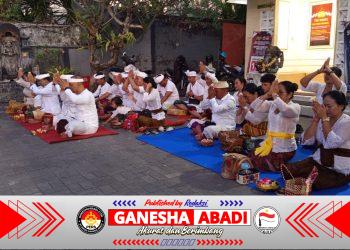 Perkuat Sradha Bhakti, Personel Polsek Dentim Gelar Doa Bersama Rainan Purnama