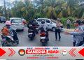 Dampingi Kadishub Badung, Panit 2 Lantas Polsek Kuta Selatan Tinjau Rekayasa Arus Lalu Lintas di Jalan Uluwatu
