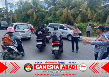 Dampingi Kadishub Badung, Panit 2 Lantas Polsek Kuta Selatan Tinjau Rekayasa Arus Lalu Lintas di Jalan Uluwatu