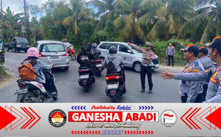 Dampingi Kadishub Badung, Panit 2 Lantas Polsek Kuta Selatan Tinjau Rekayasa Arus Lalu Lintas di Jalan Uluwatu