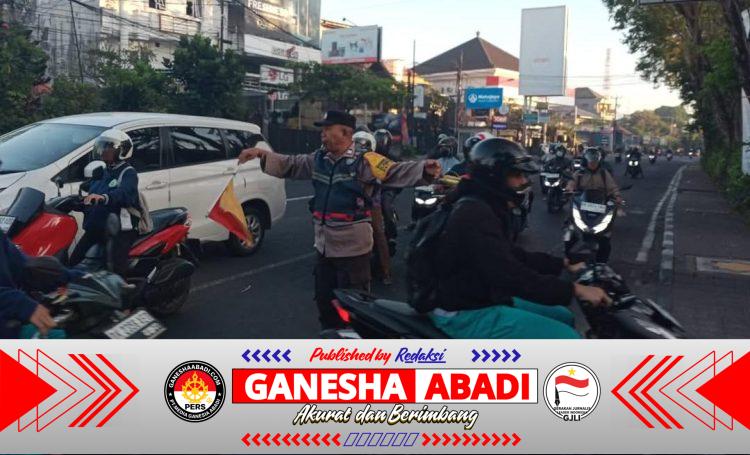 Cegah Penumpukan Kendaraan Bhabinkamtibmas Desa Pemecutan Kaja Laksanakan Ph Pagi Di Depan Smkn 1 Denpasar