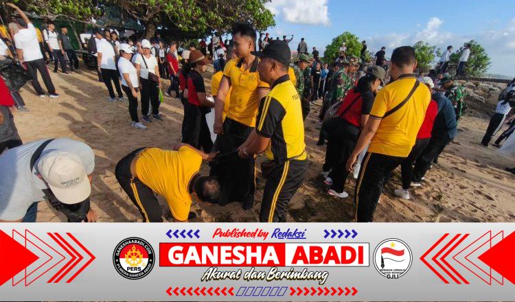 Sinergi TNI-Polri, Pemerintah dan Masyarakat Warnai Aksi Bersih Lingkungan di Pantai Samuh Kuta Selatan