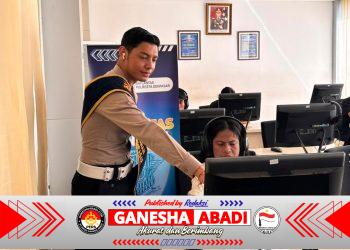 Humanis dan Responsif, Satpas SIM Polresta Denpasar Dampingi Pemohon Saat Ujian Teori