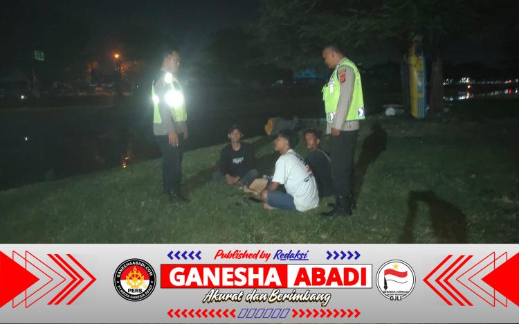 Patroli Malam di Bantaran Sungai Taman Pancing, Polsek Denpasar Selatan Imbau Warga Jaga Kamtibmas