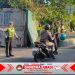Truk Bermuatan Air Mineral Terguling di Banyuwangi Setelah Ban Belakang Meletus