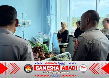 Wujud Empati Mendalam, Polres Musi Rawas Sambangi Korban Laka Lantas Saat Pengawalan Jemaah Haji