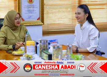 Jelajahi Banyuwangi, Raline Shah Kagumi Tata Kelola Pemeritahan Bupati Ipuk