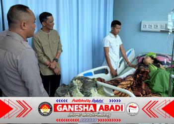 Wujud Empati Mendalam, Polres Musi Rawas Sambangi Korban Laka Lantas Saat Pengawalan Jemaah Haji,