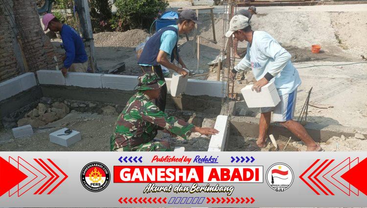 Wujud Nyata Kedekatan TNI dengan Rakyat, Babinsa Kemusu Turun Tangan Bantu Warga Bangun Rumah