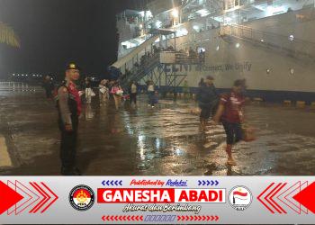 Kedatangan KM Tilongkabila di Pelabuhan , Polsek Pelabuhan Benoa Pengamanan