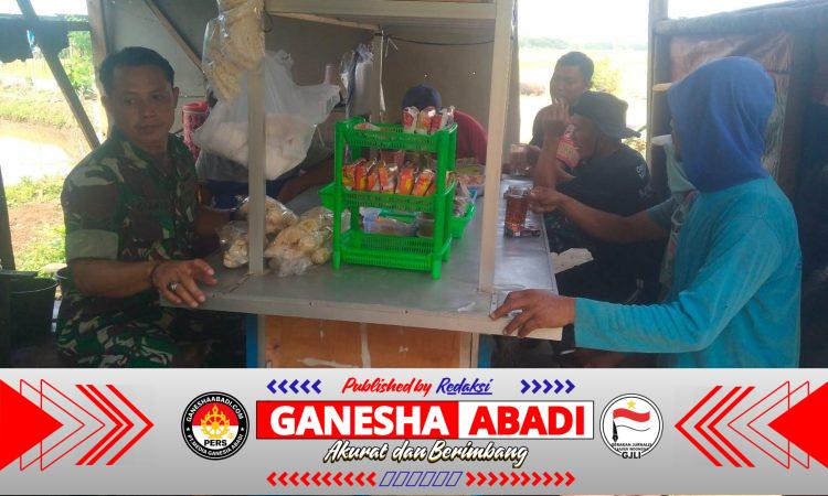 Dari Warung Kopi, Babinsa Krikilan Bangun Kepercayaan Warga