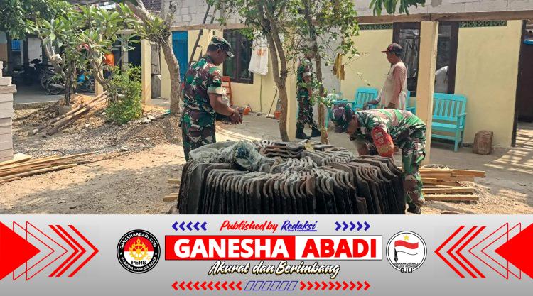 Atap Bocor Disambut Aksi Babinsa, Serma Totok Nurianto Hadir Bawa Harapan untuk Warga