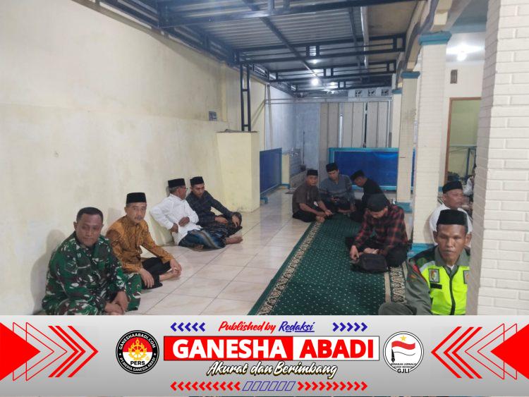 Patroli Malam dan Komsos, Babinsa Koramil 03 Ngadirojo Perkuat Keamanan Serta Jalin Kedekatan dengan Warga