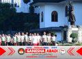 Panglima TNI dan Kasad Perkuat Soliditas Melalui Olahraga Bersama Prajurit JAKARTA – Panglima TNI Jenderal TNI Agus Subiyanto bersama Kepala Staf Angkatan Darat (Kasad) Jenderal TNI Maruli Simanjuntak melaksanakan olahraga bersama prajurit di Markas Besar Angkatan Darat (Mabesad), Jakarta, Jumat (10/7/2026). Kegiatan ini menjadi bagian dari pembinaan personel untuk menjaga kebugaran, memperkuat soliditas, dan meningkatkan kesiapan prajurit dalam melaksanakan tugas. Rangkaian kegiatan diawali dengan senam pemanasan, dilanjutkan jalan bersama serta berbagai aktivitas kebugaran. Kebersamaan yang terjalin antara pimpinan dan prajurit mencerminkan soliditas yang terus dipupuk melalui pembinaan personel secara berkelanjutan. Selain menjaga kondisi fisik, kegiatan ini juga mempererat hubungan antarpersonel sehingga mendukung kesiapan dalam menghadapi dinamika tugas. Olahraga bersama ini merupakan salah satu bentuk pembinaan guna mewujudkan prajurit TNI yang profesional, responsif, integratif, modern, dan adaptif. Dengan fisik yang prima, disiplin yang terjaga, serta soliditas yang semakin kuat, prajurit TNI diharapkan senantiasa siap memberikan pengabdian terbaik kepada bangsa dan negara. (Redaksi Media Nasional Ganesha Abadi)