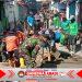 Terik Sinar Matahari Tak Surutkan Satgas TMMD, Ormas dan Warga Dalam Pengecoran Begesteng Kanan Kiri Saluran Air